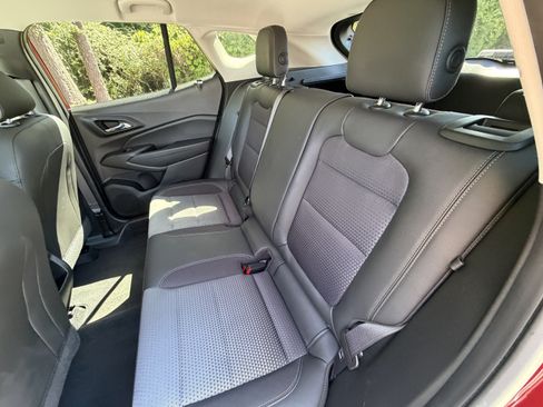 Used 2024 Chevrolet Trax LT w/ Driver Confidence Package FWD image 16