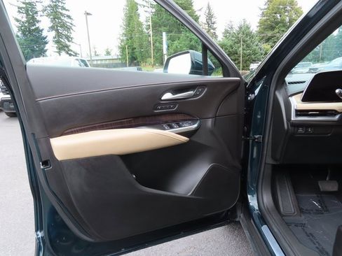 Used 2024 Cadillac XT4 Premium Luxury w/ Cold Weather Package image 11