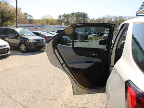 Used 2022 Chevrolet Equinox LS FWD image 15