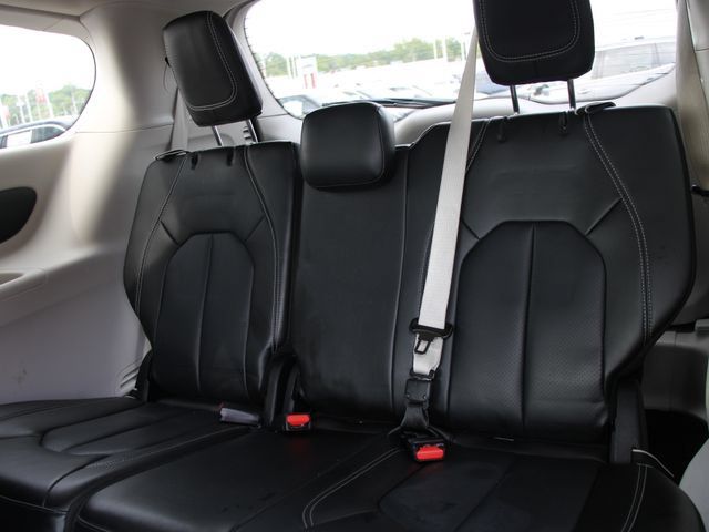 Used 2023 Chrysler Pacifica Touring-L FWD image 27