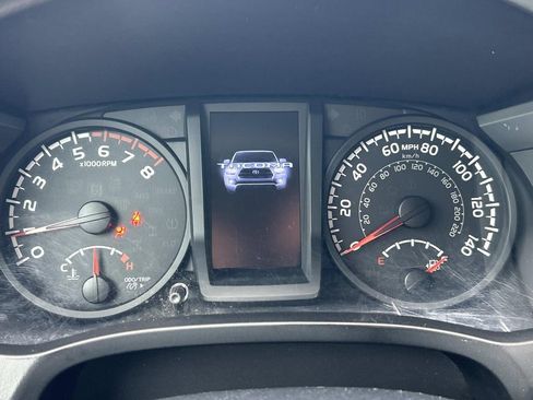 Used 2019 Toyota Tacoma SR5 RWD image 32