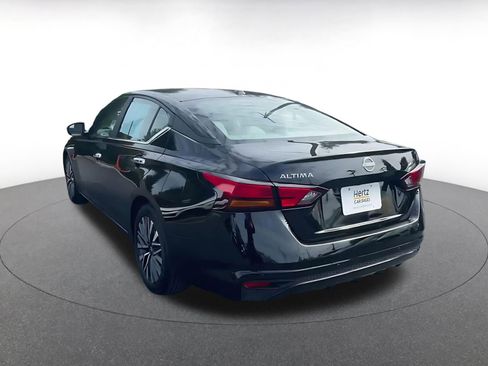 Used 2025 Nissan Altima 2.5 SV image 11