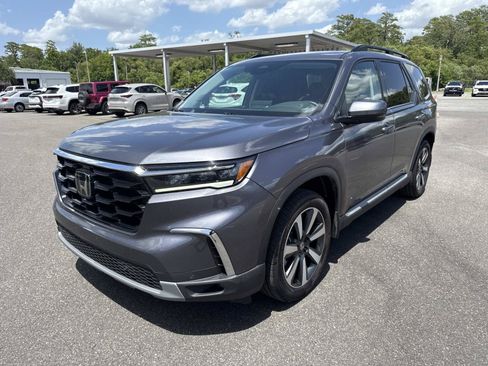 Certified 2025 Honda Pilot Touring image 8