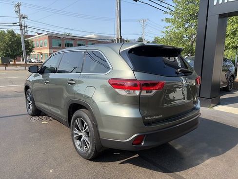 Used 2019 Toyota Highlander Plus AWD/4WD image 6