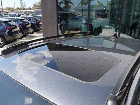 Used 2025 Subaru Crosstrek 2.0i Premium image 18