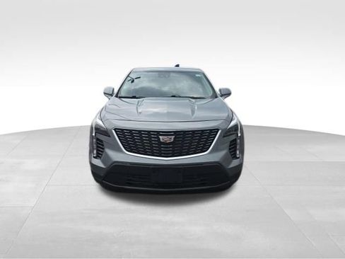 Used 2023 Cadillac XT4 Luxury w/ Cold Weather Package FWD image 2