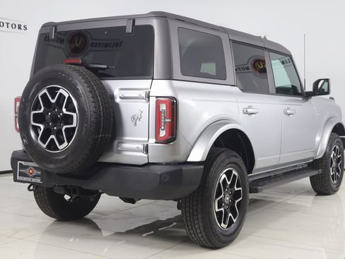 Used 2022 Ford Bronco Outer Banks image 3