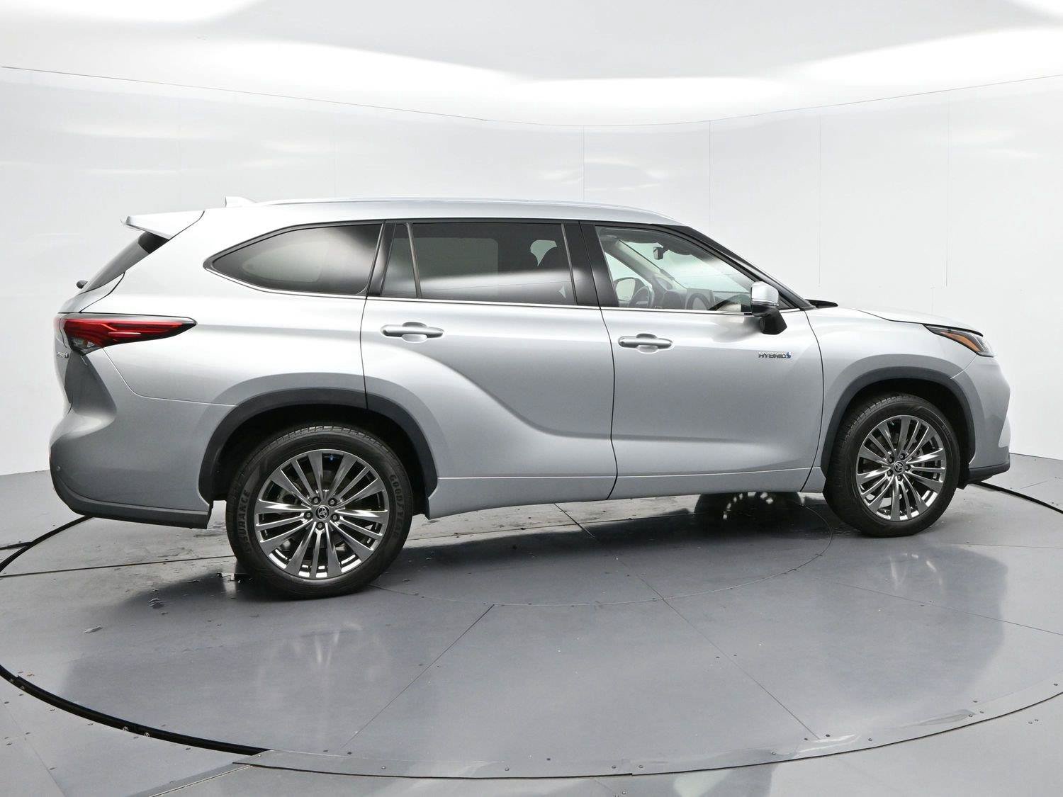 Used 2021 Toyota Highlander Limited FWD image 7