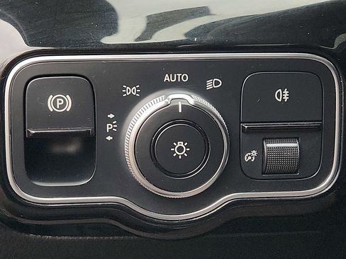 Used 2020 Mercedes-Benz A 220 4MATIC w/ Premium Package image 25