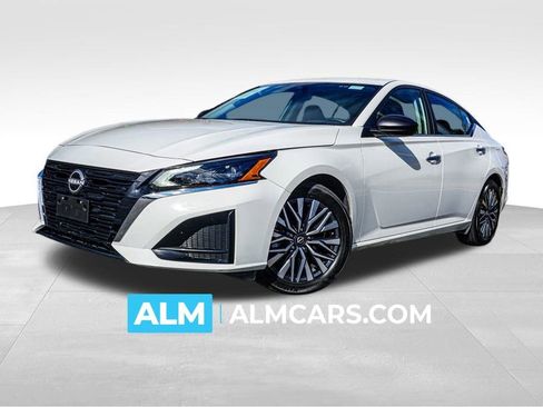 Used 2025 Nissan Altima 2.5 SV image 1