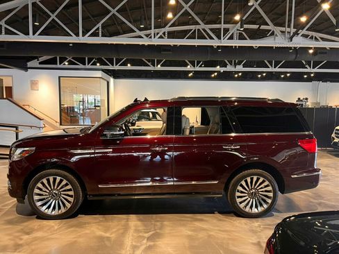 Used 2019 Lincoln Navigator Reserve AWD/4WD image 2