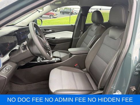 Used 2025 Chevrolet Trax LT FWD image 11
