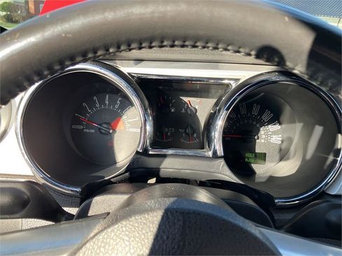 Used 2006 Ford Mustang GT image 3