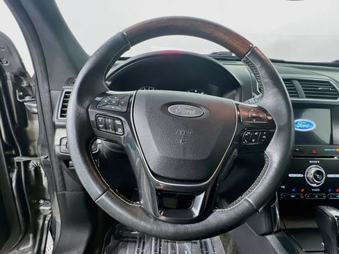 Used 2018 Ford Explorer Platinum AWD/4WD image 11