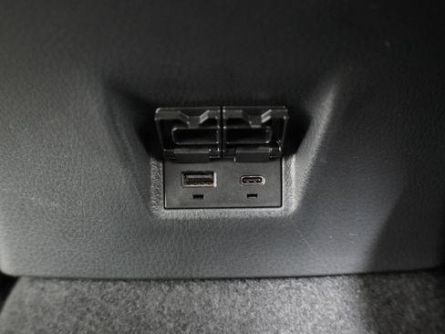 Used 2025 Toyota Camry SE FWD image 33