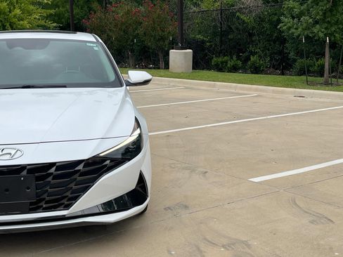 Certified 2021 Hyundai Elantra Limited FWD image 3