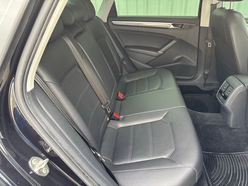 Used 2018 Volkswagen Passat 2.0T SE w/ SE Lighting Package image 35
