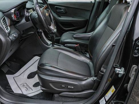 Used 2019 Chevrolet Trax LT w/ LT Convenience Package image 11
