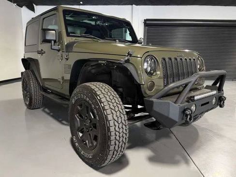 Used 2015 Jeep Wrangler Rubicon w/ Power Convenience Group AWD/4WD image 3