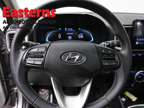 Used 2024 Hyundai Venue SEL FWD image 10
