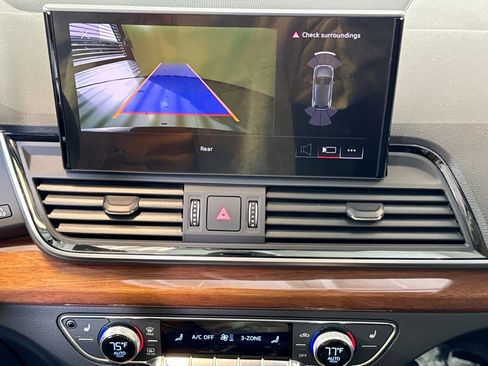 Used 2024 Audi Q5 e Premium w/ Convenience Package image 14