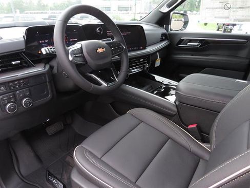 New 2025 Chevrolet Suburban Premier image 16