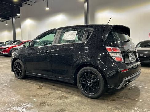 Used 2018 Chevrolet Sonic LT w/ Fun and Sun Package FWD image 4