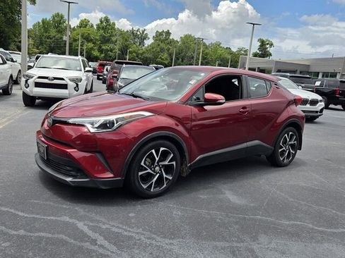 Used 2018 Toyota C-HR XLE FWD image 3
