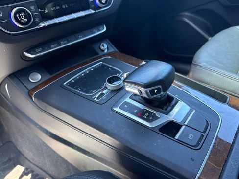 Used 2018 Audi Q5 2.0T Premium Plus AWD/4WD image 16