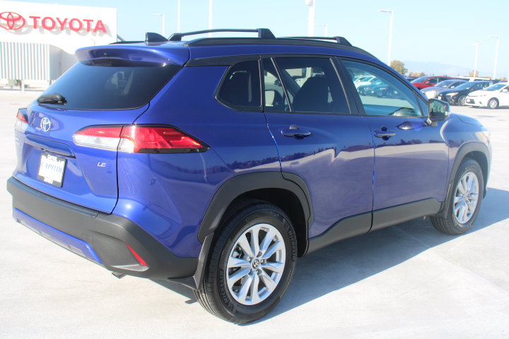 Certified 2025 Toyota Corolla Cross LE FWD image 3