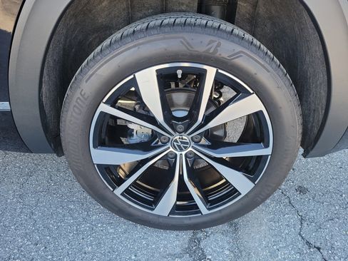 Certified 2025 Volkswagen Atlas Cross Sport SEL Premium R-Line image 31