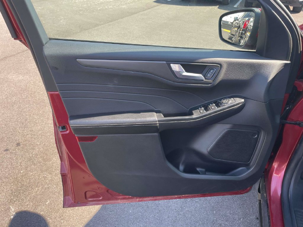 Certified 2025 Ford Escape SE FWD image 15