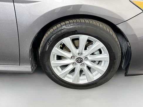 Used 2020 Toyota Camry LE image 31