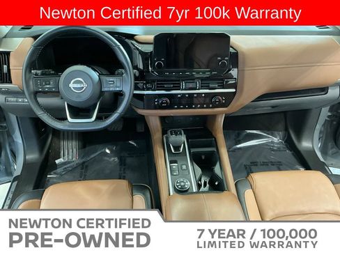 Used 2025 Nissan Pathfinder Platinum AWD/4WD image 17