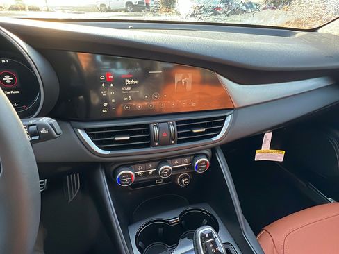 Used 2024 Alfa Romeo Giulia Ti w/ Active Assist Plus Package image 31