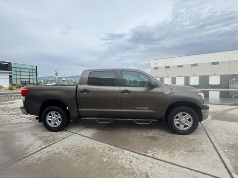 Used 2012 Toyota Tundra 4x4 CrewMax w/ Tow Pkg image 6