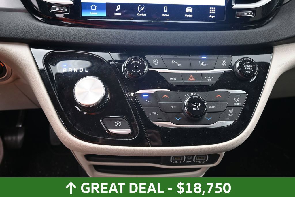 Used 2023 Chrysler Pacifica Touring-L FWD image 30