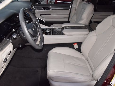 Used 2022 Jeep Wagoneer Series III w/ Premium Group I image 13