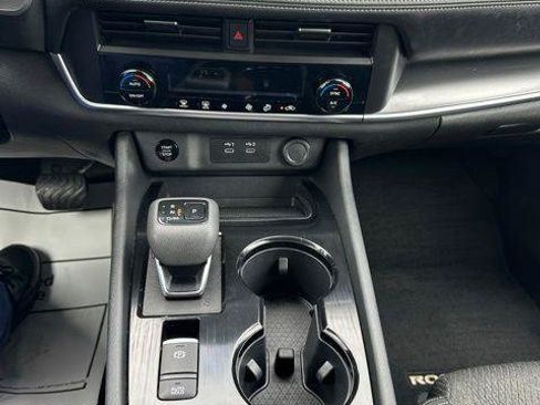 Used 2024 Nissan Rogue SV AWD/4WD image 28