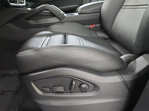 Used 2025 Porsche Cayenne GTS image 23