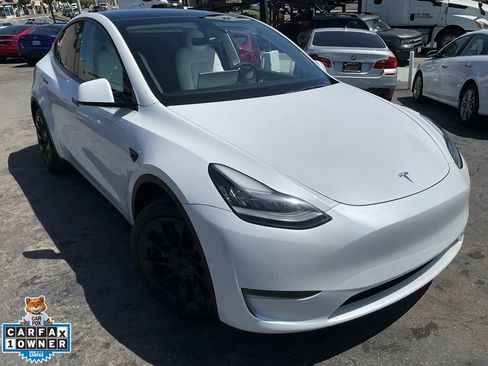 Used 2022 Tesla Model Y Long Range AWD/4WD image 1