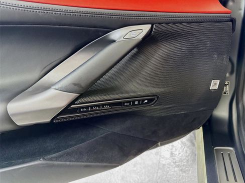 Used 2022 Ferrari SF90 Spider image 14