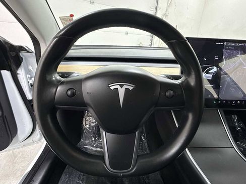 Used 2019 Tesla Model 3 Long Range image 16