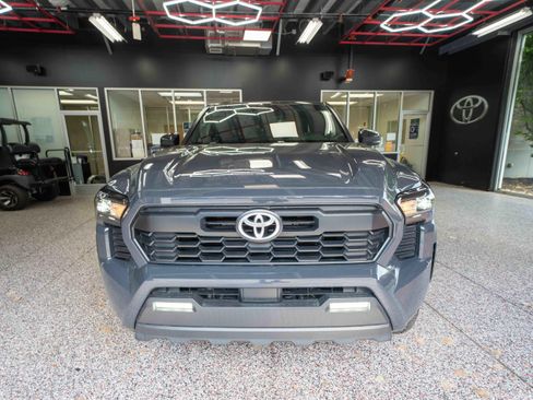 Used 2024 Toyota Tacoma TRD Off-Road AWD/4WD image 6