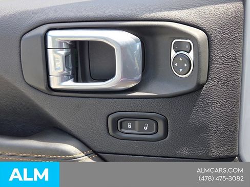 Used 2025 Jeep Wrangler Unlimited Sahara AWD/4WD image 27