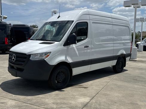 Used 2025 Mercedes-Benz Sprinter 2500 image 14