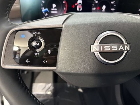 Certified 2025 Nissan Murano Platinum w/ Cargo Package AWD/4WD image 14