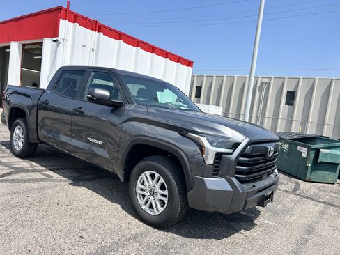 Used 2026 Toyota Tundra SR5 w/ SR5 Convenience Package AWD/4WD image 7