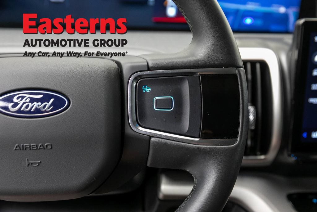 Used 2025 Ford Expedition Active AWD/4WD image 16