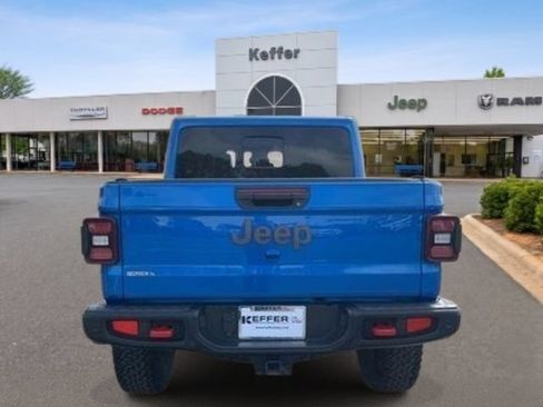 Used 2024 Jeep Gladiator Rubicon AWD/4WD image 5